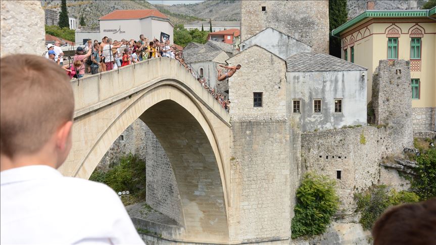 Mostar: Sa Starog mosta poručeno da traganje za žrtvama genocida u Srebrenici neće prestati