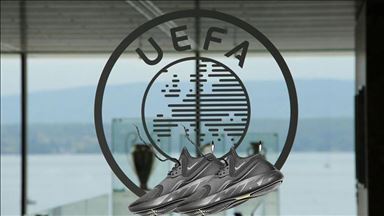 Tifozët dhurojnë 1 mijë palë këpucë futbolli për fëmijët sirianë