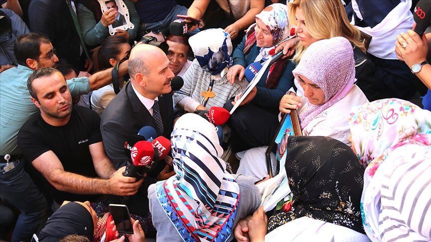 Turski ministar Soylu posjetio majke na mirnom protestu u Diyarbakiru