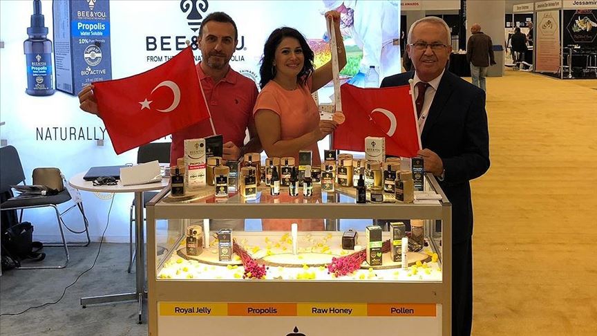 Turkish firm wins best honey of world award in Canada