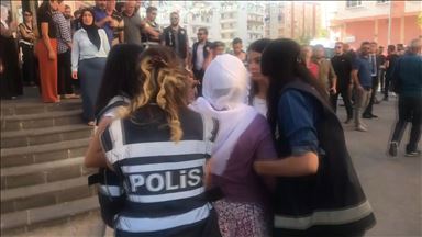 Diyarbakır annesinden HDP'lilere 'Evladımı neden getirmiyorsunuz' tepkisi