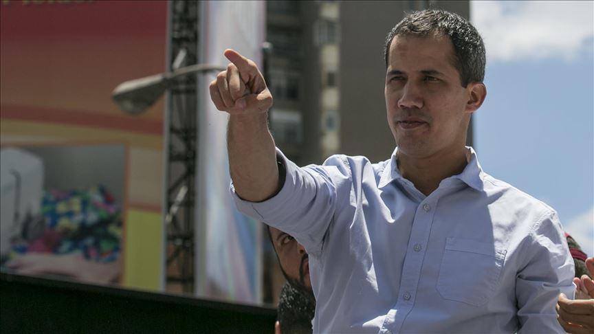 Fiscalía venezolana investiga a Guaidó por fotos con narcotraficantes