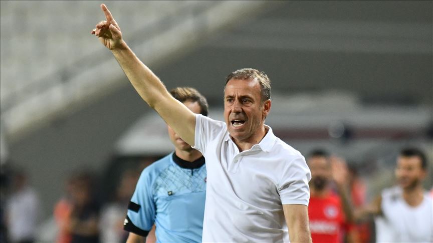 Beşiktaş teknik direktörü Avcı: Eşit şartlarda bir müsabaka olmadı