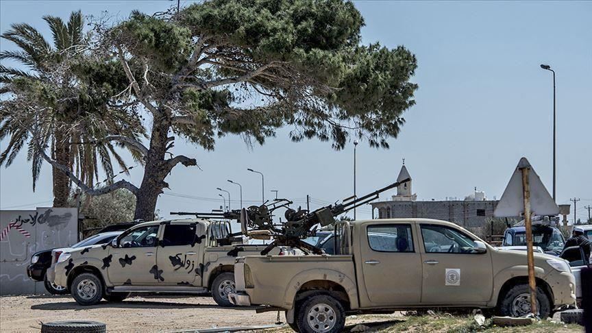 ليبيا.. قوات "حفتر" تقصف مطار معيتيقة بصواريخ غراد