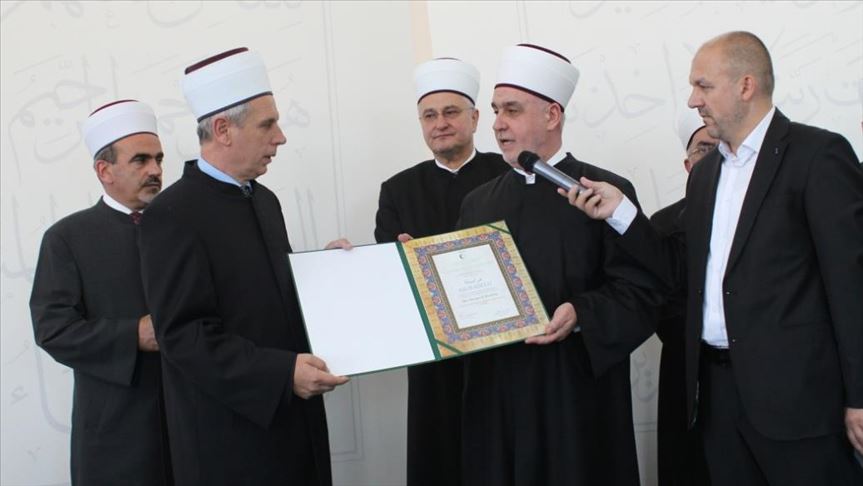 Reis Kavazović uručio Muraselu muftiji za Zapadnu Evropu Osmanu ef. Kozliću