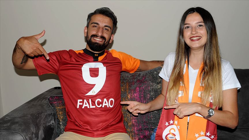 Galatasaray forması giyen damada Falcao'dan mesaj 