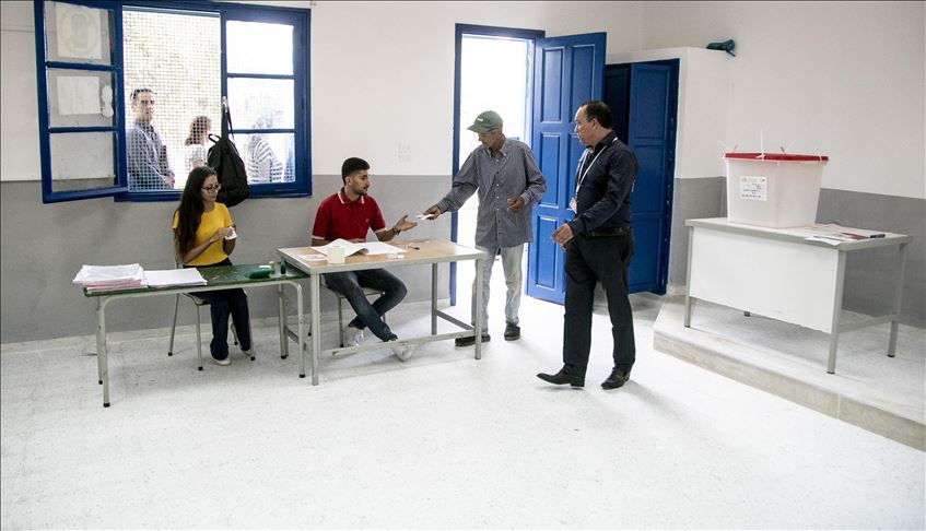 250 مركز اقتراع تفتح متأخرة لأسباب أمنية في غربي تونس