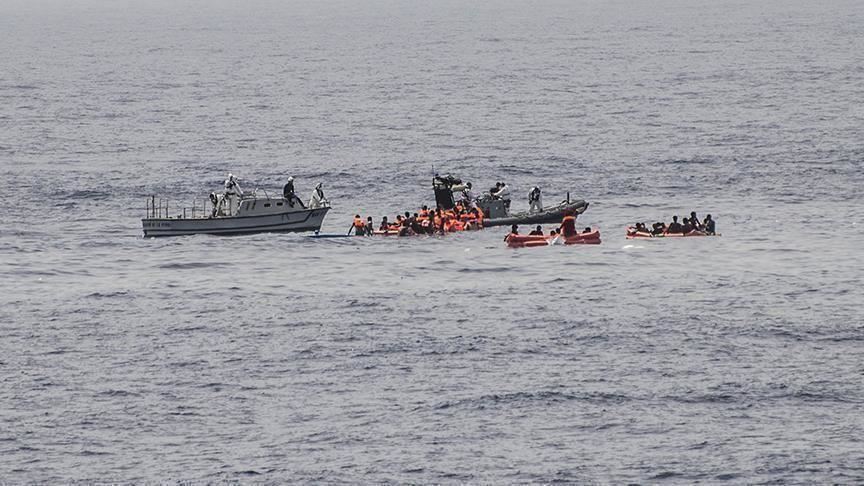 البحرية الليبية تعلن إنقاذ 300 مهاجر على متن ثلاثة قوارب 