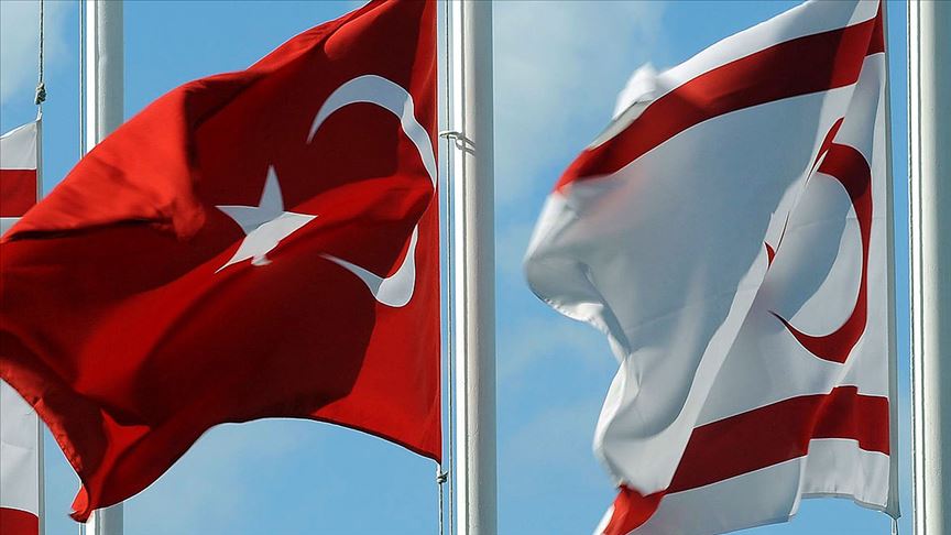 Türk bayrağını çalan Rum'un babası Kıbrıslı Türklerden özür diledi