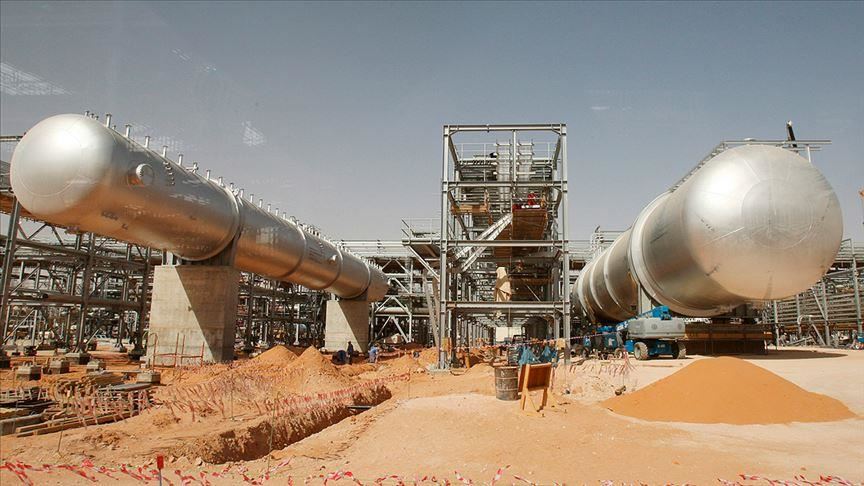 СМИ: Эр-Рияд надеется восстановить нефтедобычу на треть
