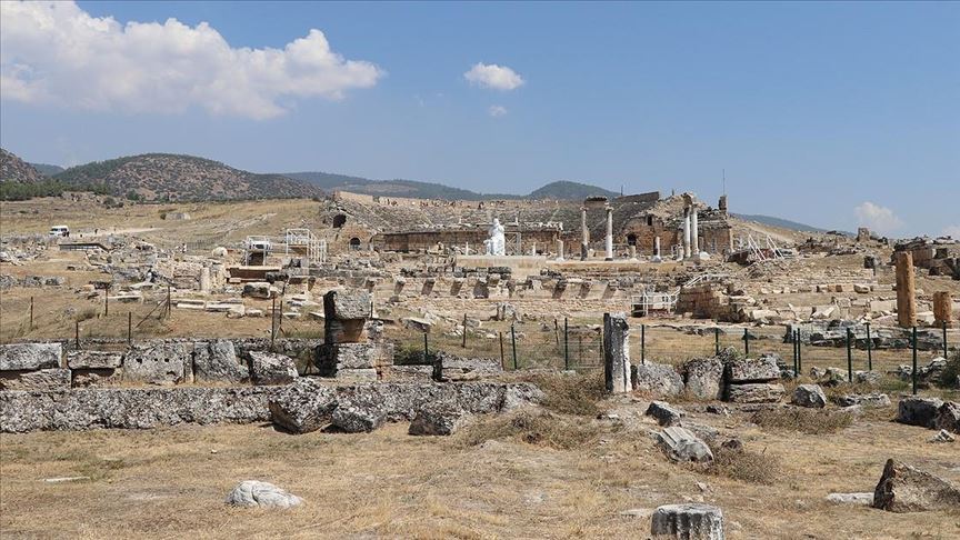 Restauran la 'Puerta del Infierno' en la antigua ciudad de Hierápolis, en Turquía