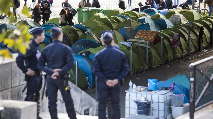 Francë, evakuohen 900 migrantë në afërsi të La Manche