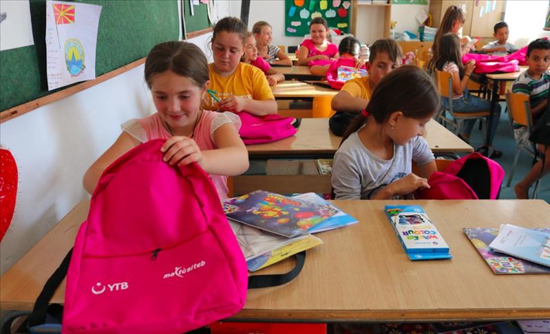 YTB додели училишен прибор за децата во Северна Македонија