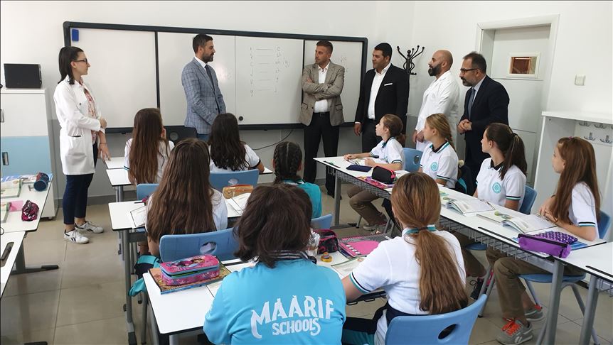 Kosovë, ministri Demiri viziton shkollën e Fondacionit Maarif në Prizren