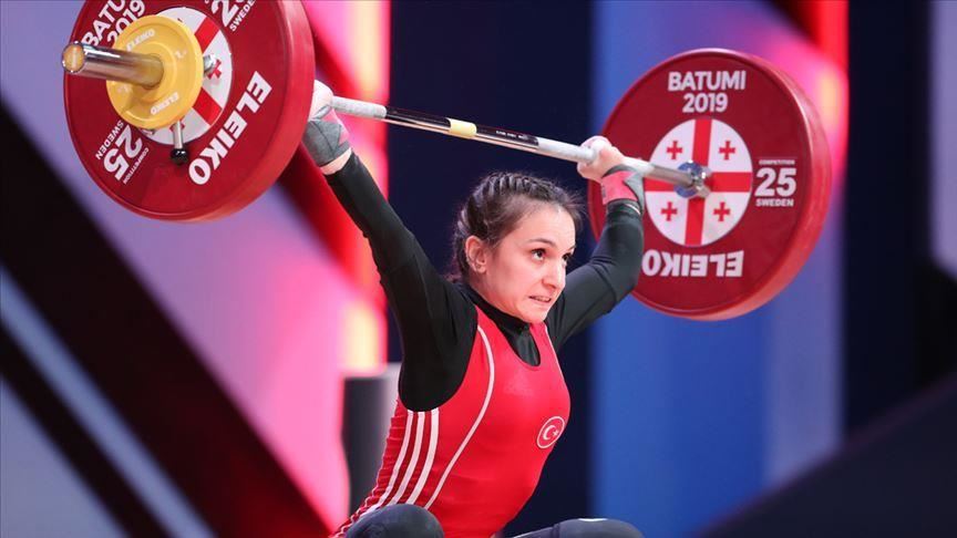 وزنه‌بردار زن ترکیه قهرمان جهان شد