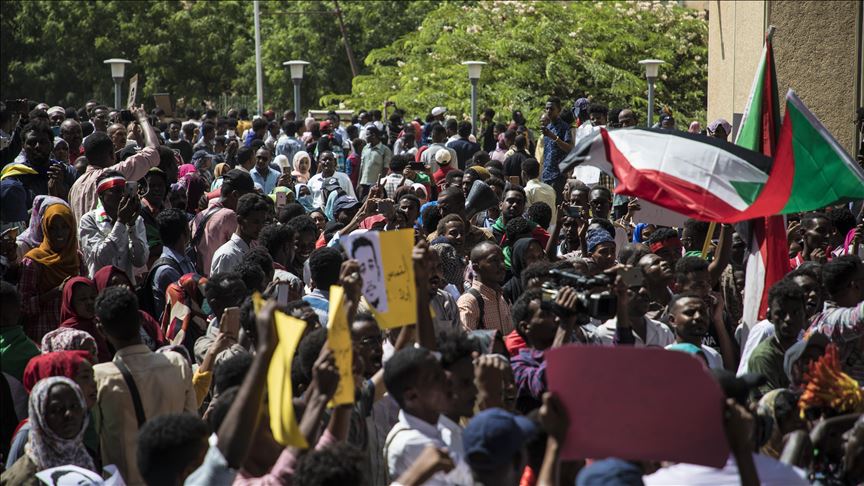 السودان.. محتجون بـ"كسلا" يطالبون بحقوقهم في السلطة والثروة