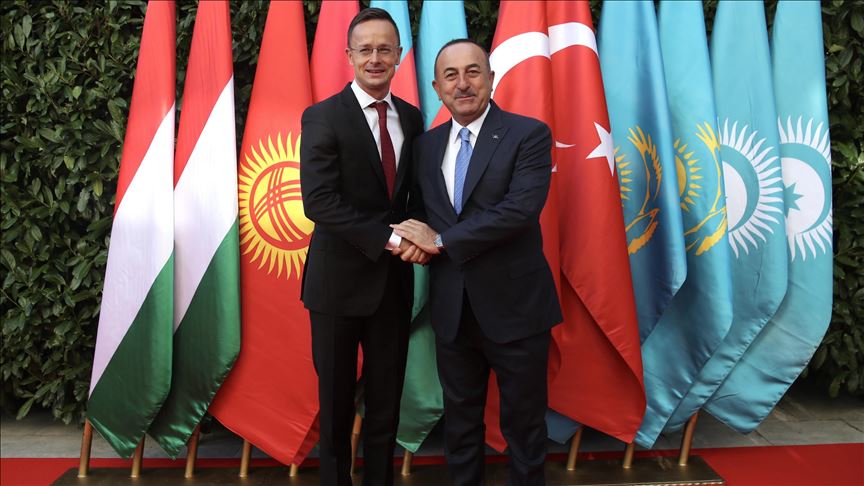 Турскиот министер Чавушоглу во посета на Унгарија