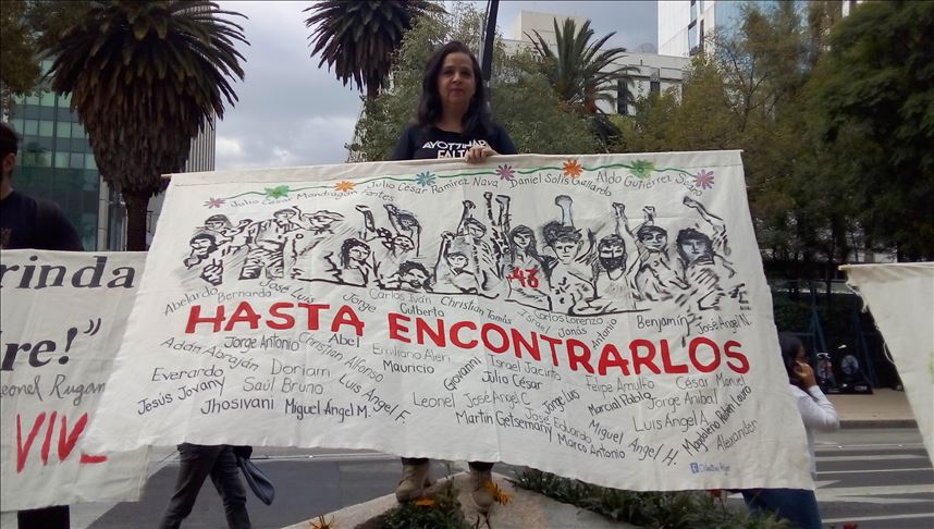 Padres de desaparecidos y fiscal mexicano acuerdan “reiniciar” investigación del caso Ayotzinapa