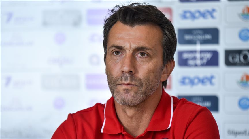 Antalyaspor Teknik Direktörü Bülent Korkmaz: VAR sistemindeki hakem hata yapamaz