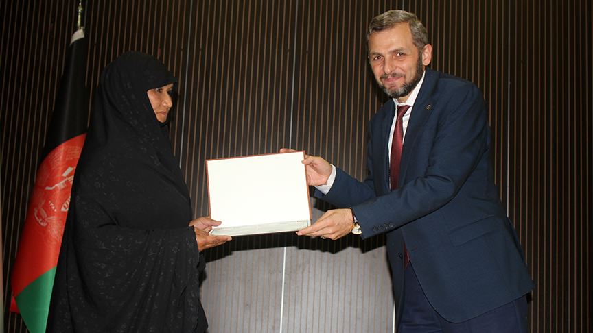 معهد "يونس إمره" يمنح شهادات محو أمية لـ 40 سيدة أفغانية