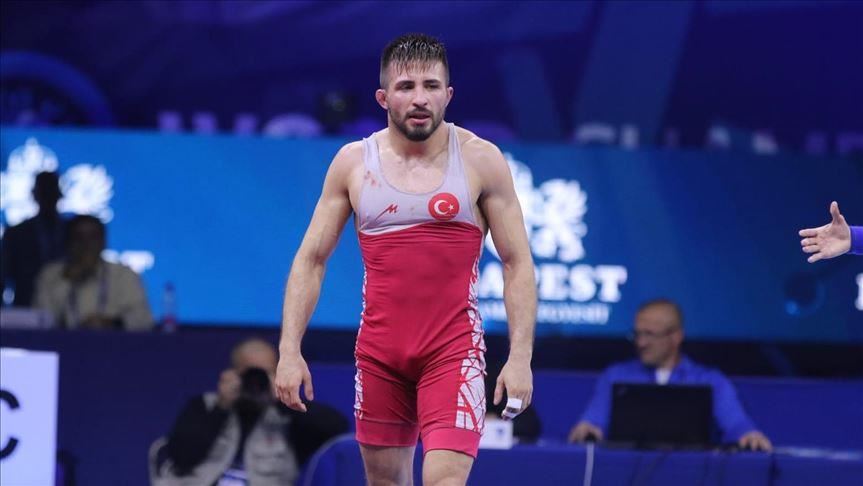 التركي أطلي يحرز فضية بطولة العالم للمصارعة