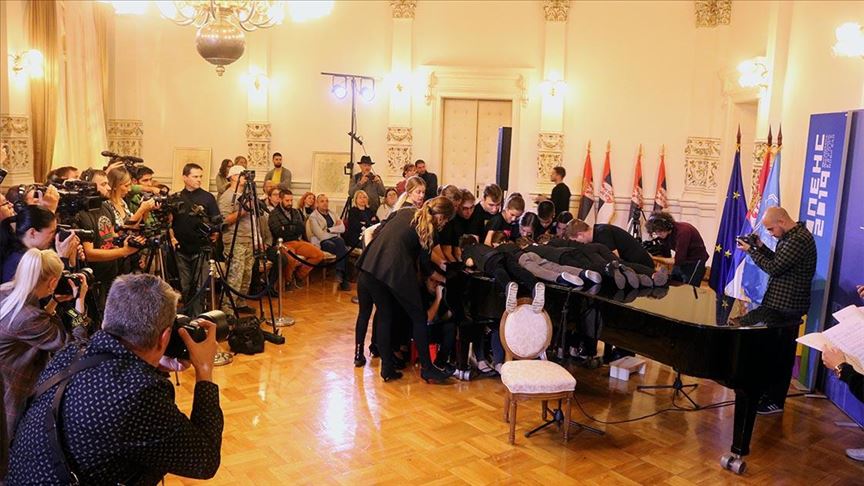 U Novom Sadu 23 đaka i profesora sviralo klavir za Ginisa	 