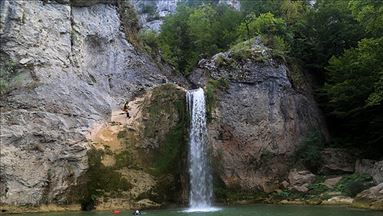 Karadeniz'in 'saklı güzelliği' Ilıca Şelalesi