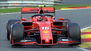 Singapur'da pole pozisyonu Leclerc'in