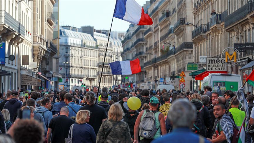 Fransa'da sarı yelekliler gösterilerin 45. haftasında sokaklarda