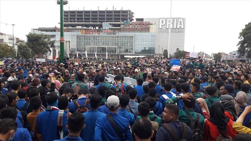 Ribuan mahasiswa berdemonstrasi kritik keras pemerintahan Joko Widodo