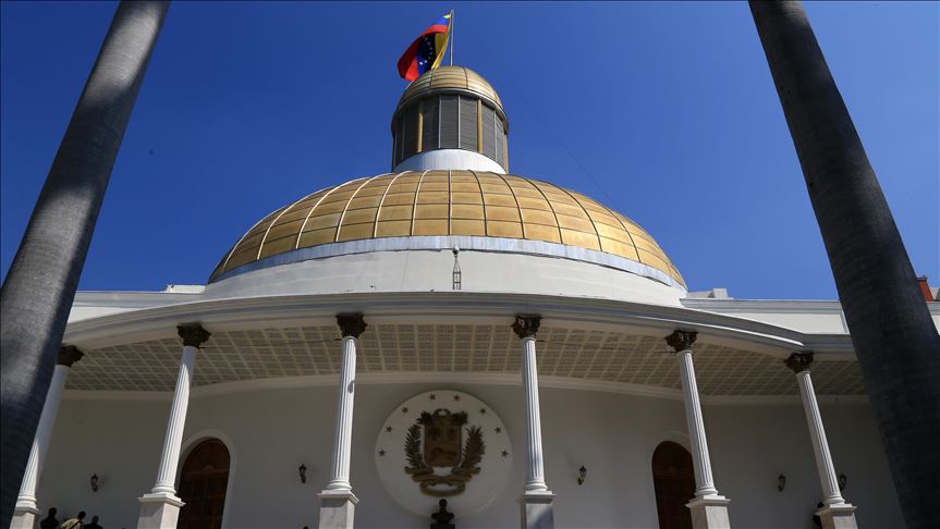 Diputados chavistas regresaron a la opositora Asamblea Nacional de Venezuela
