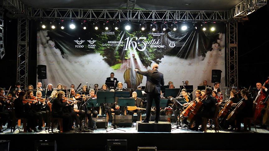 Dogu Ekspresi Nde Senfonik Yolculuk