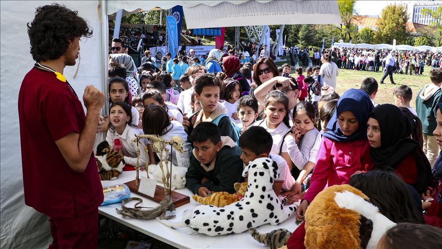 Ankara Üniversitesinin Çocuk Bilim Şenliği'ne 8 bin çocuk katıldı