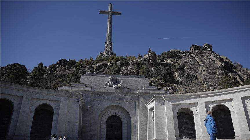 Tribunal Supremo de España permite la exhumación de los restos de Franco