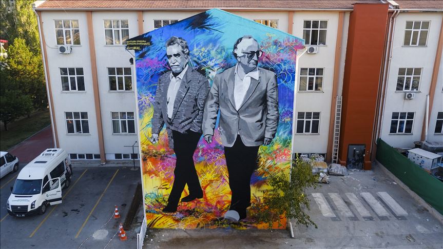 Un mural de escritores conmemora los 60 años de relaciones entre Colombia y Turquía