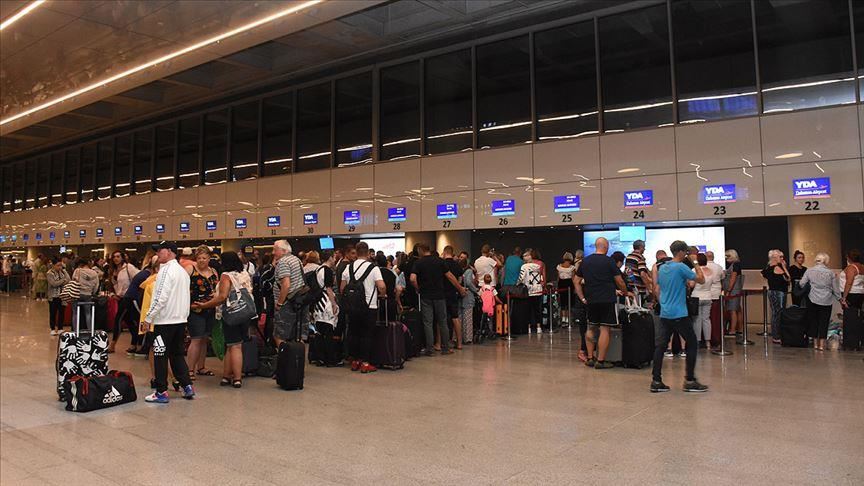 British tourists leave Turkey as Thomas Cook collapses