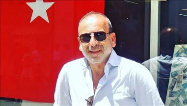 Artista italiano pinta motivos islámicos en Estambul