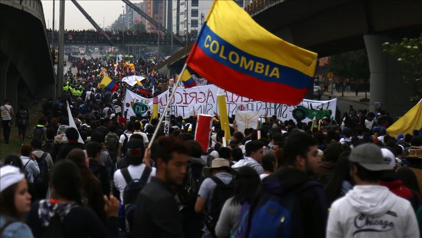 Colombia: 5 injured in anti-corruption student protests
