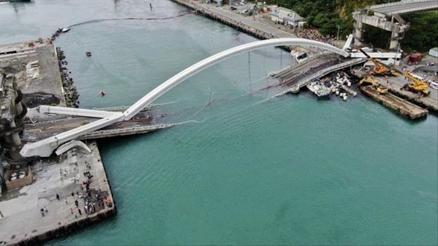 Taiwan: 10 injured, 6 trapped in bridge collapse