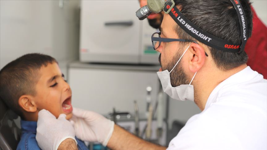 أطباء أتراك يقدمون خدمات صحية لأيتام في أعزاز السورية