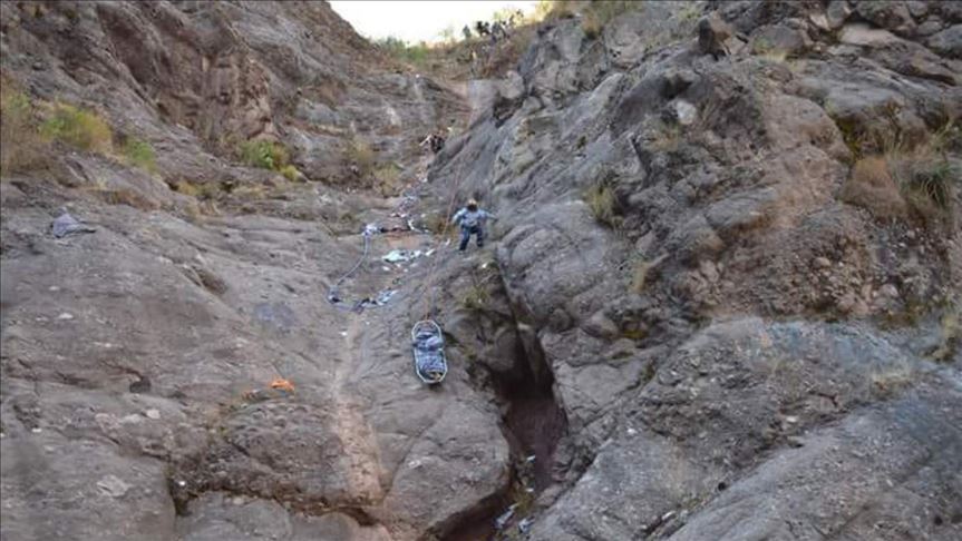 Perú: se eleva a 17 el número de muertos por caída de bus a un abismo en Cusco