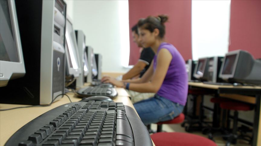 MEB'den binlerce okula 'yüksek hızlı internet' hizmeti