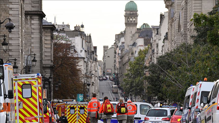 París: Cuatro policías muertos en ataque con cuchillo