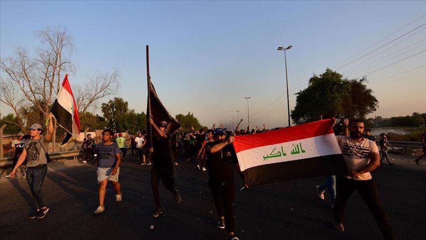 Iraq's Sadr calls his bloc to suspend parliament work