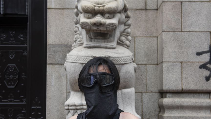 Diputados en Hong Kong apelan prohibición de uso de mascarillas en protestas