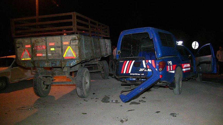 Askeri araç ile otomobil çarpıştı: 4’ü asker 7 yaralı 
