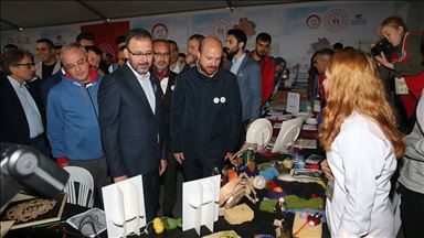 Bakan Kasapoğlu Etnospor Kültür Festivali'ni gezdi