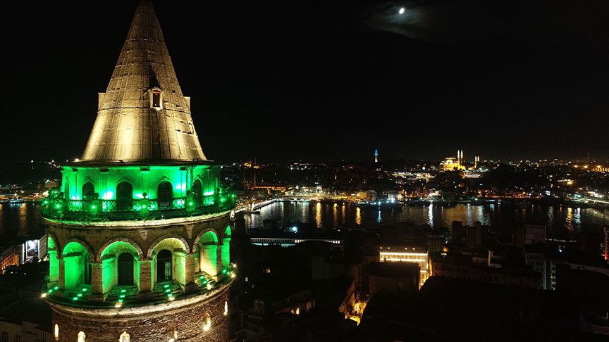 İstanbul 'serebral palsi' için yeşile büründü 