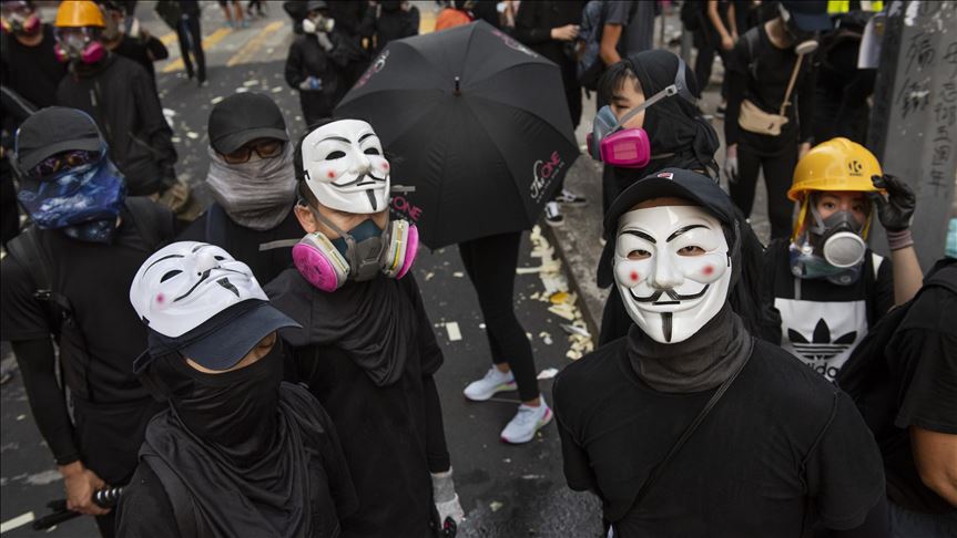 Hong Kong, vazhdojnë protestat kundër ndalimit të maskave