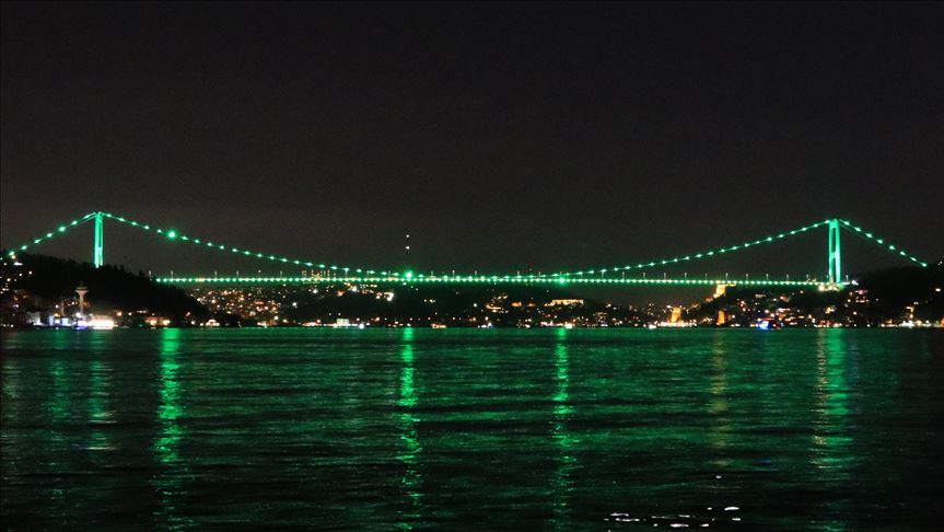 إسطنبول تتلون بالأخضر احتفالا باليوم العالمي للشلل الدماغي